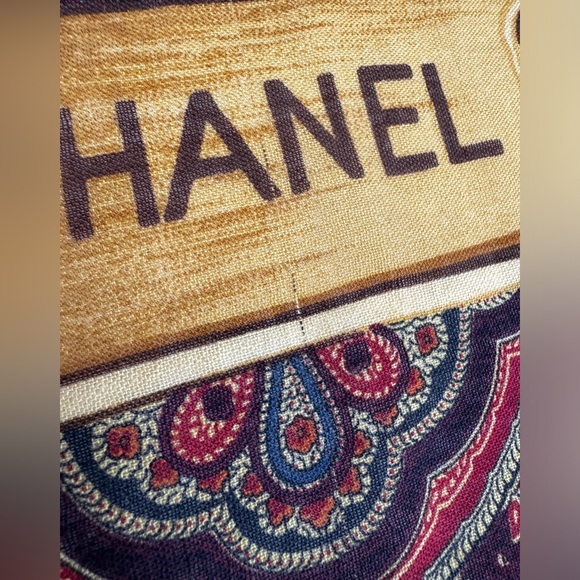 LOT 1546 HUGE CHANEL SILK CASHMERE SCARF 35 inches - Picture 7 of 16